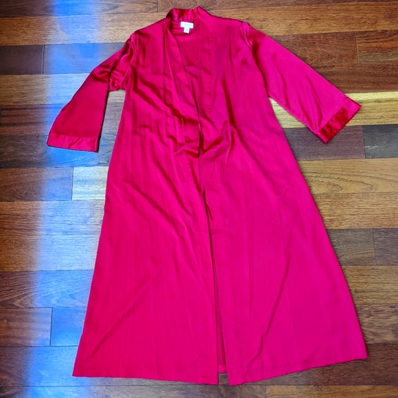 Cabernet red satin long robe large - Picture 1 of 5